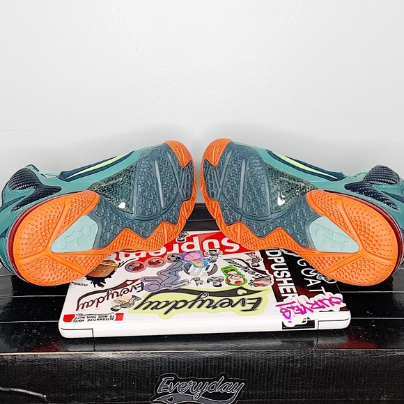 Nike Lebron sneakers - Picture 6 of 7